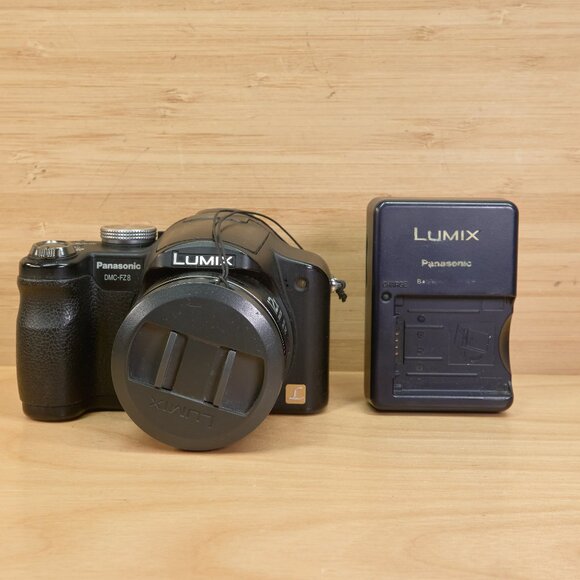 Panasonic Lumix DMC-FZ8 7.2MP Digital Camera, 12x Optical Zoom, Made in Japan - Picture 2 of 5